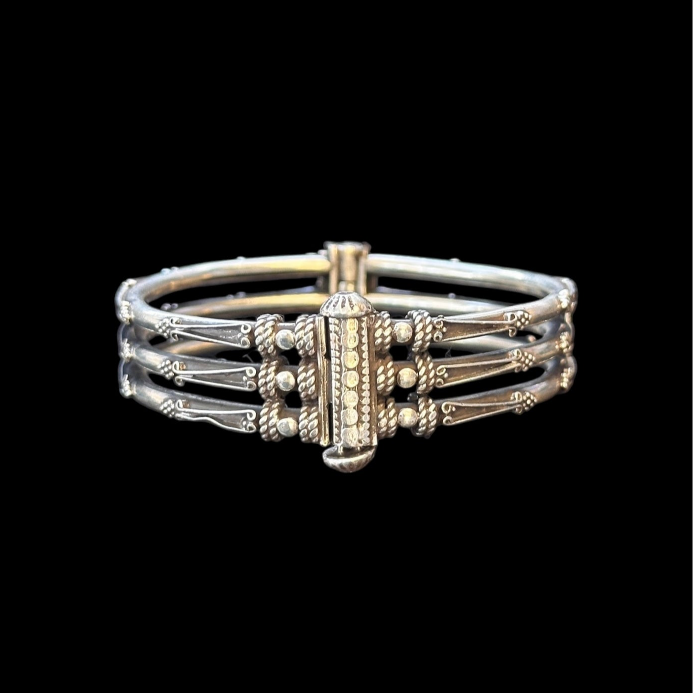 Pulsera “Kavach”