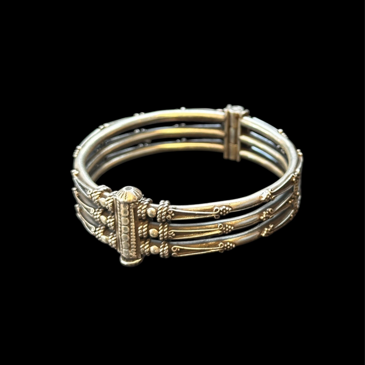 Pulsera “Kavach”