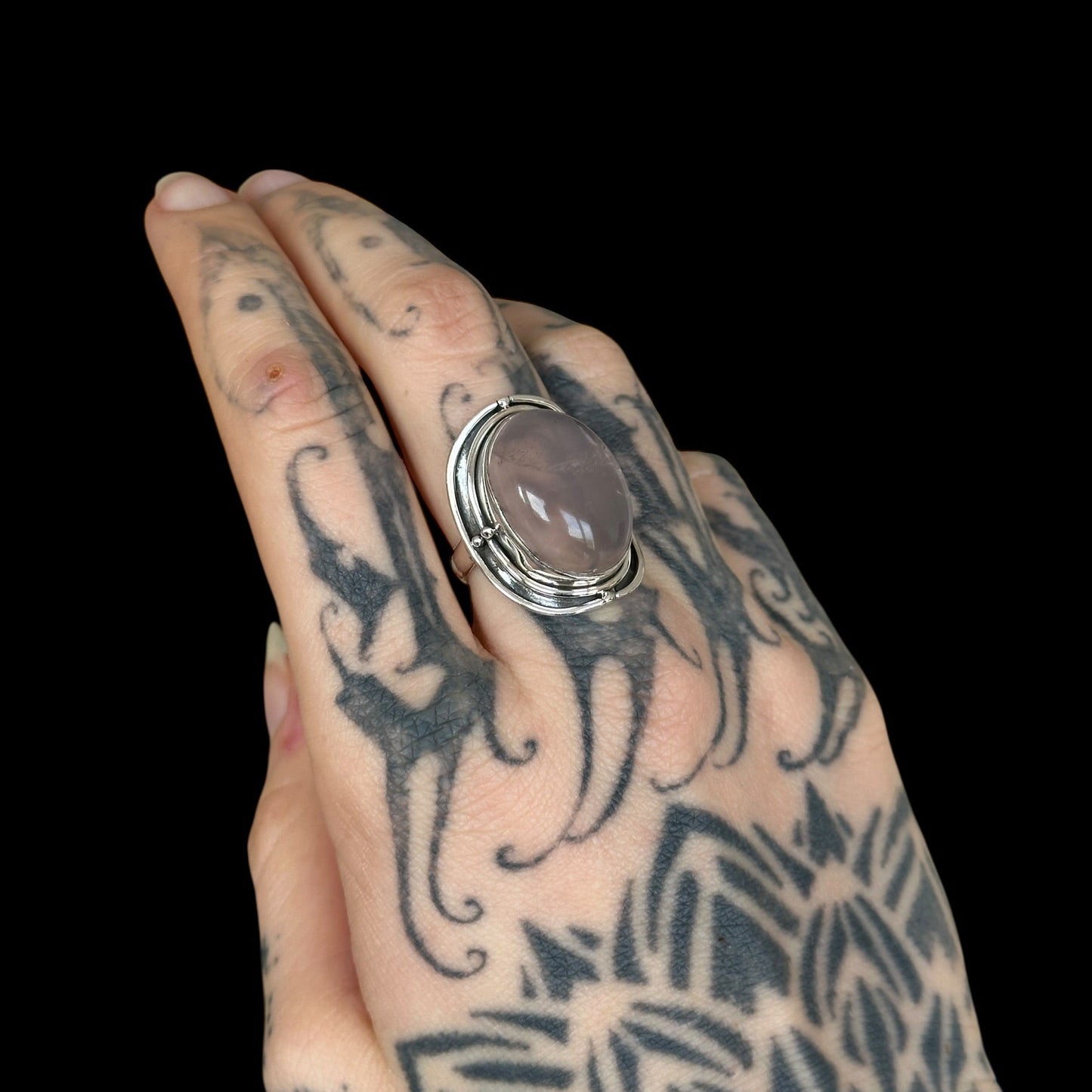Anillo "Paridhi" Cuarzo Rosa