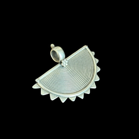 Anhänger "Ardha Sūrya" (अर्धसूर्य)