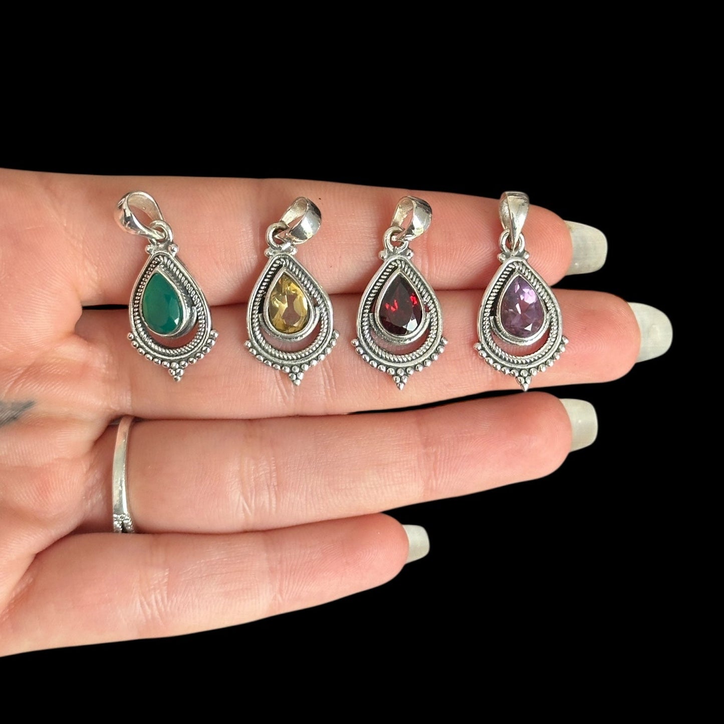 Anhänger „Hrida“