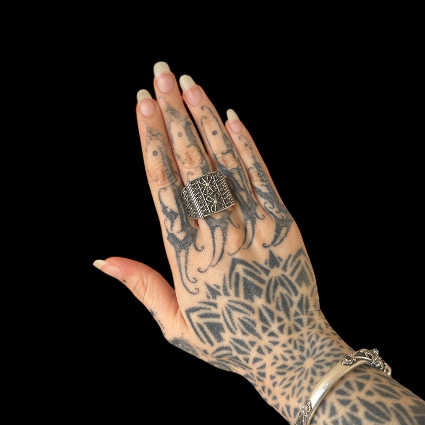 "Pushpavira"-Ring · (पुष्पवीर)