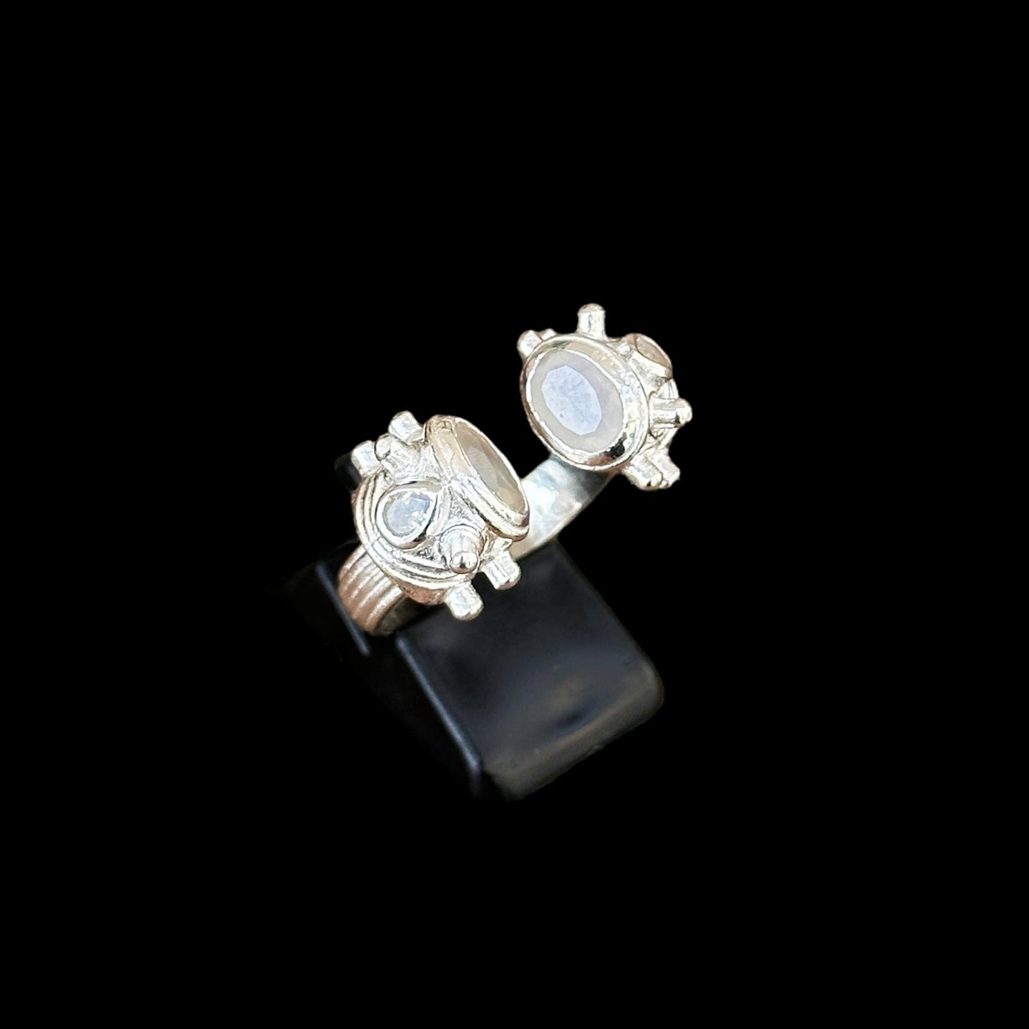 Anillo "Kalinda" Piedra de Luna