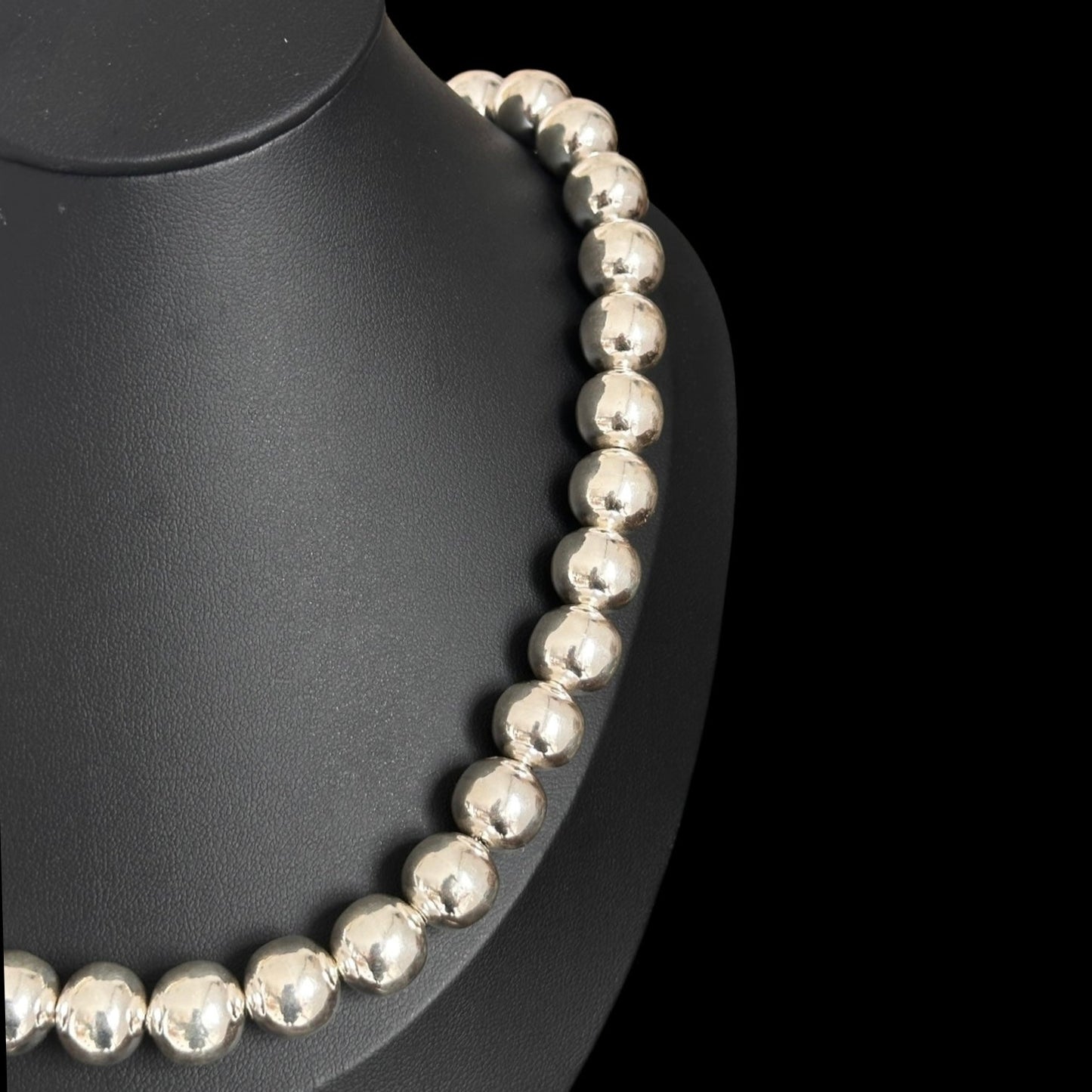 Collar de Bolas de Plata