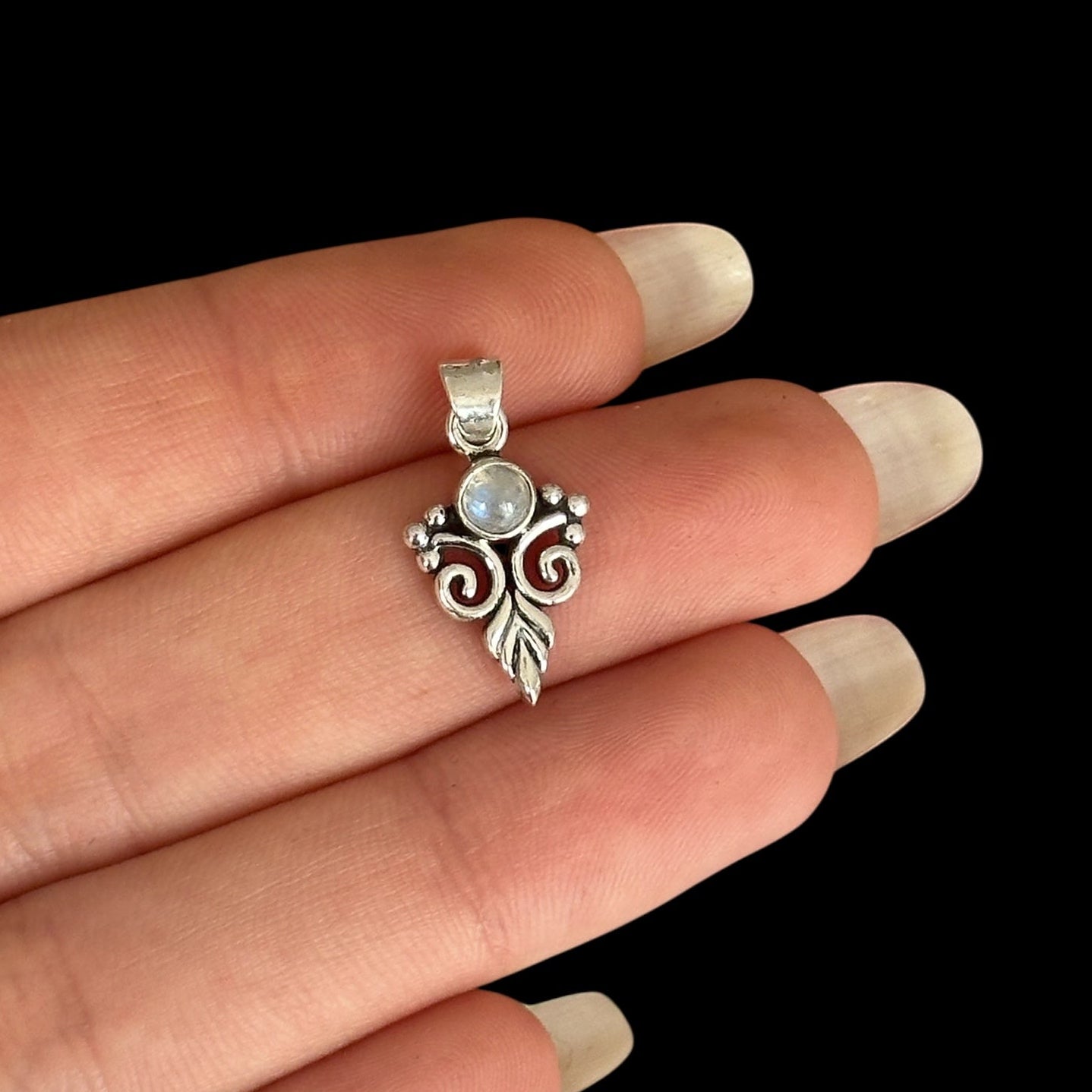 Anhänger "Anāhata" अनाहत