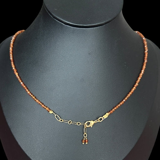 Halskette SŪTRA · Hasonit