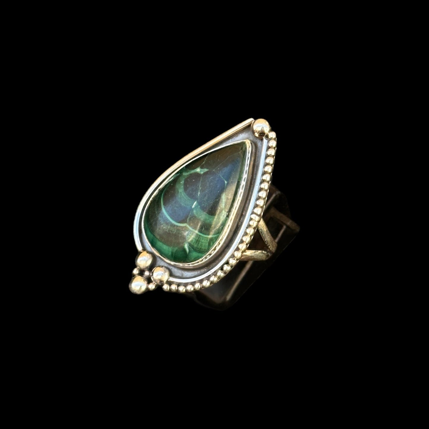 Anillo "Arjun" Malaquita