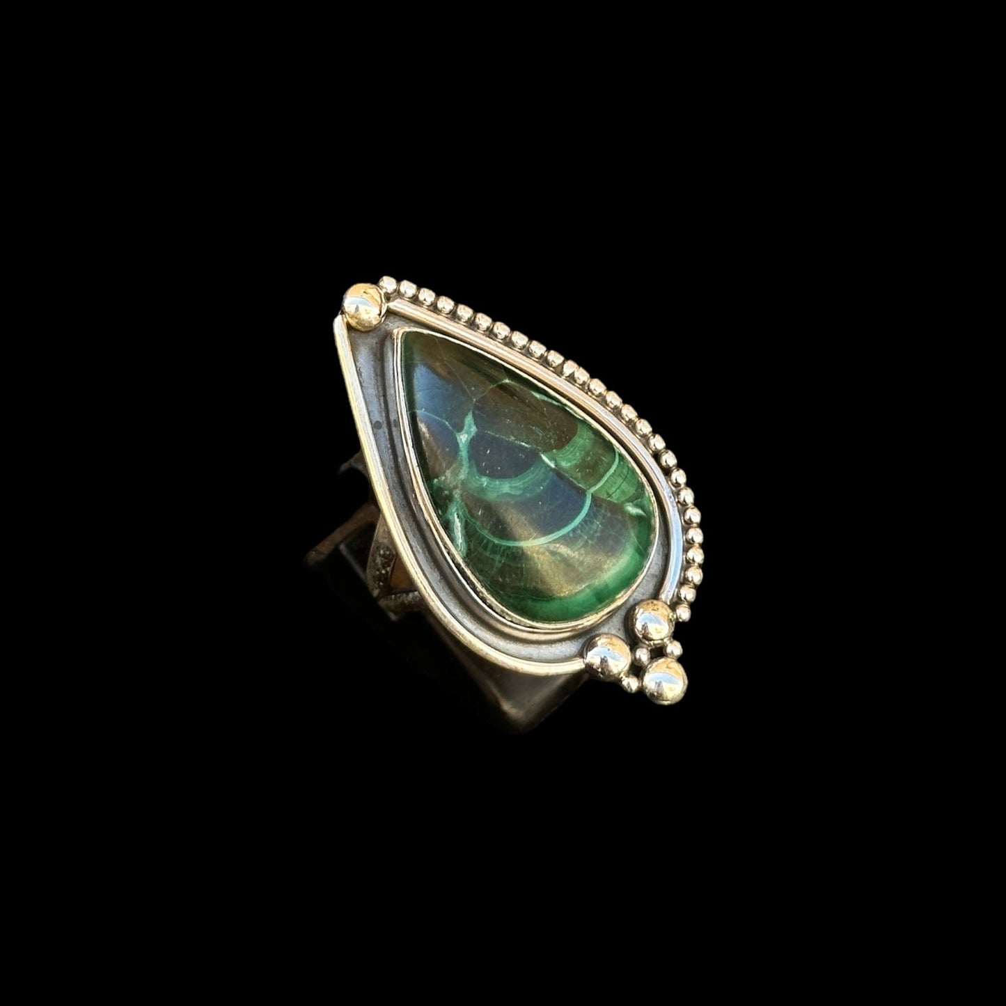 Anillo "Arjun" Malaquita