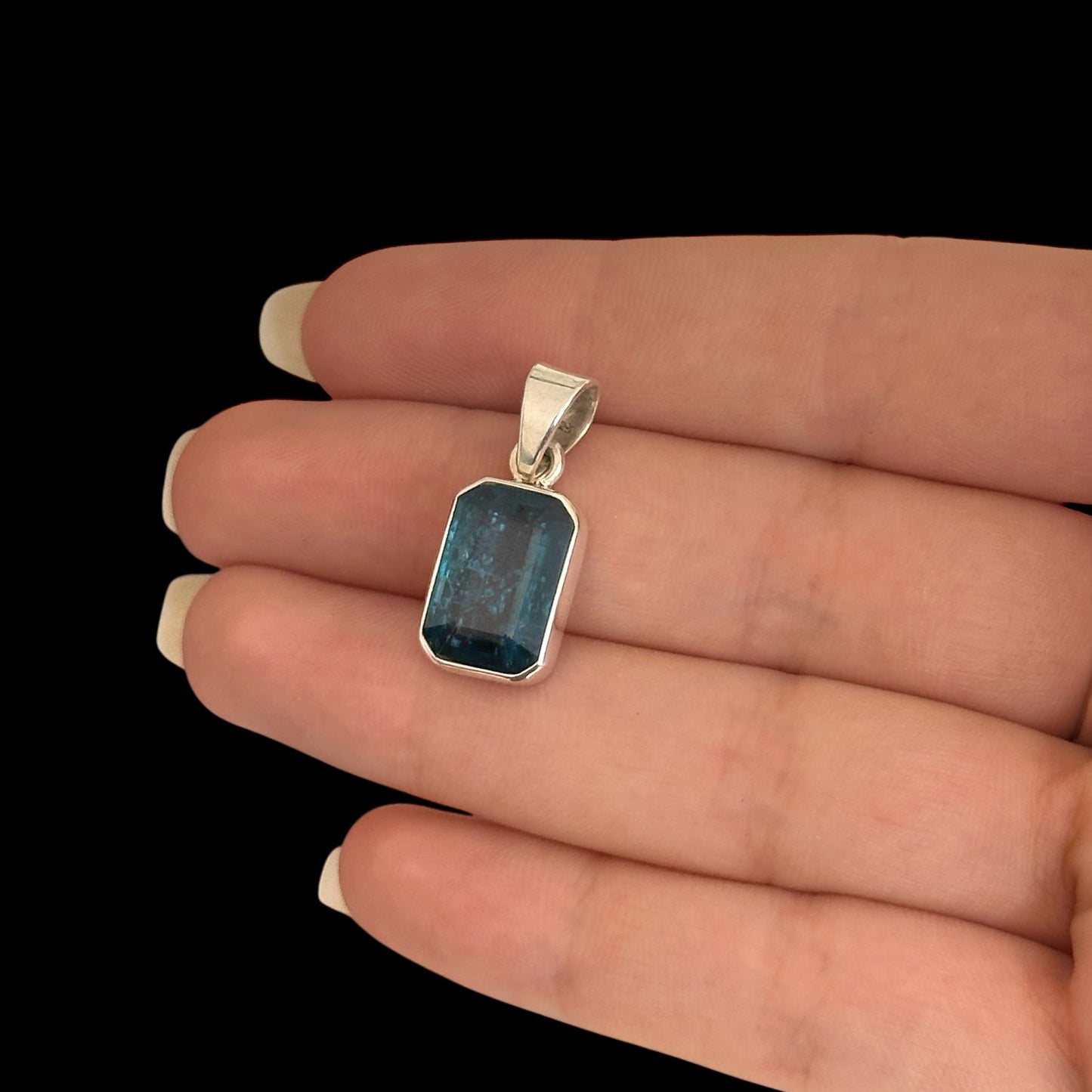 Colgante Kyanite Blu Neon Natural