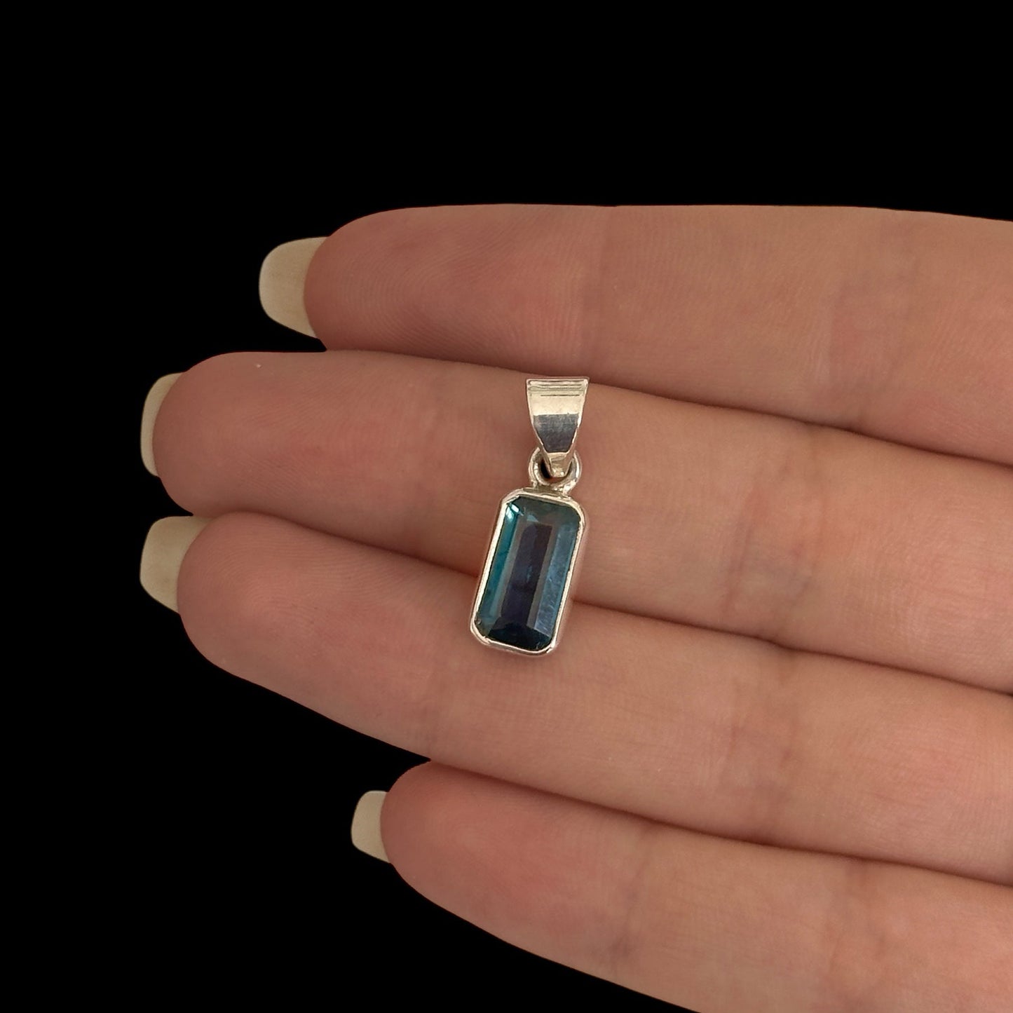 Colgante Kyanita Blue Neon