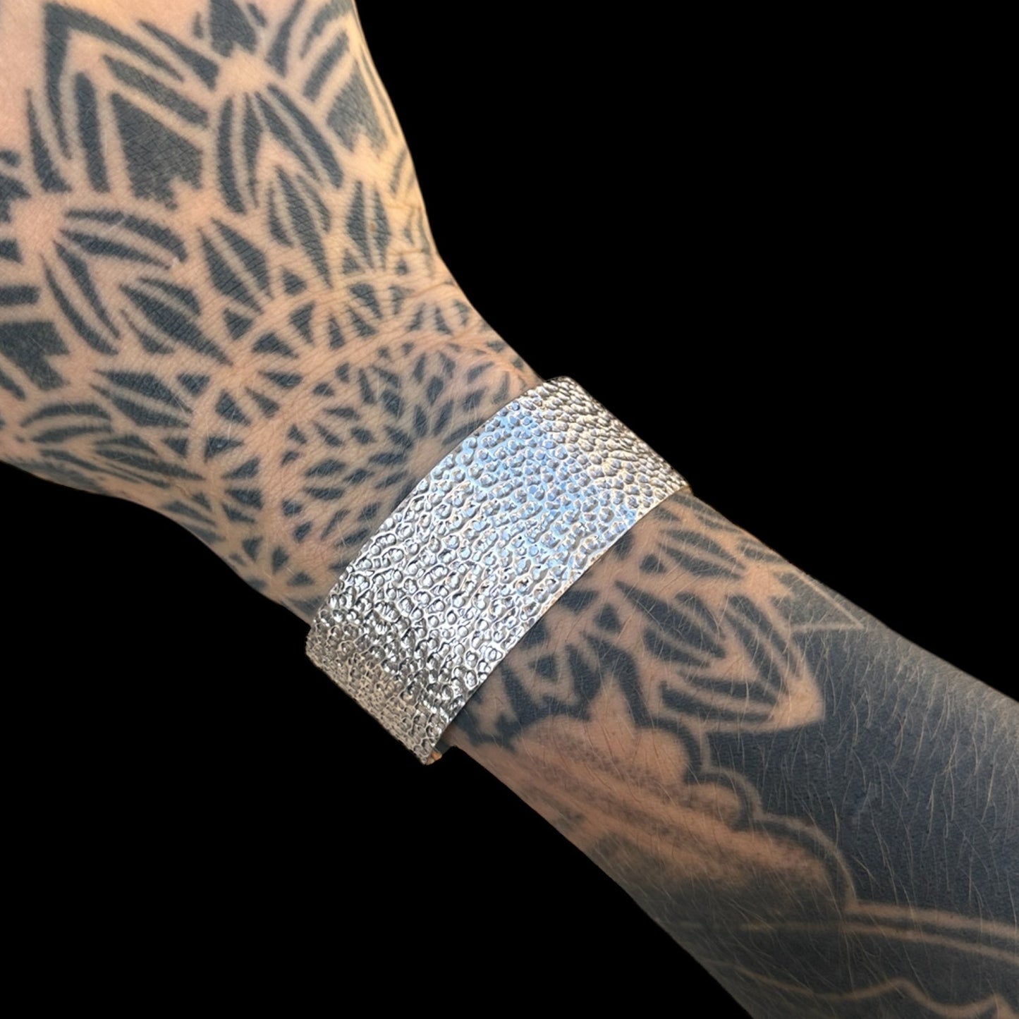 Pulsera Plata Martillada Ancha