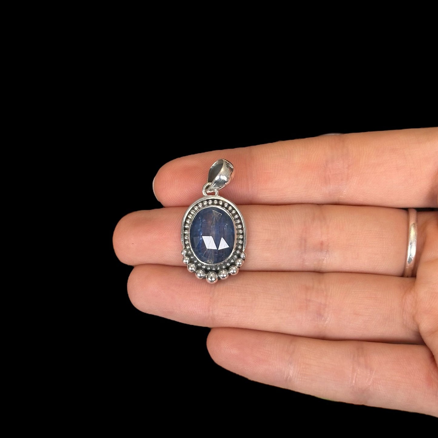 Colgante "Swastina" Cianita Azul