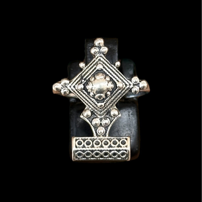 Ethnisch inspirierter Pfeilring
