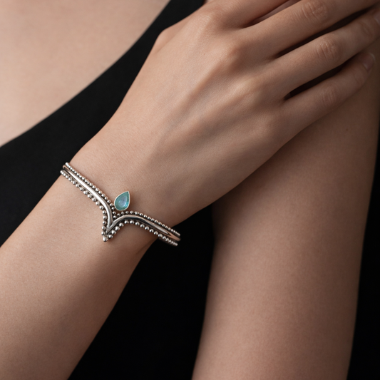 Armband „arunya“ (अरुण्या) · Apatit