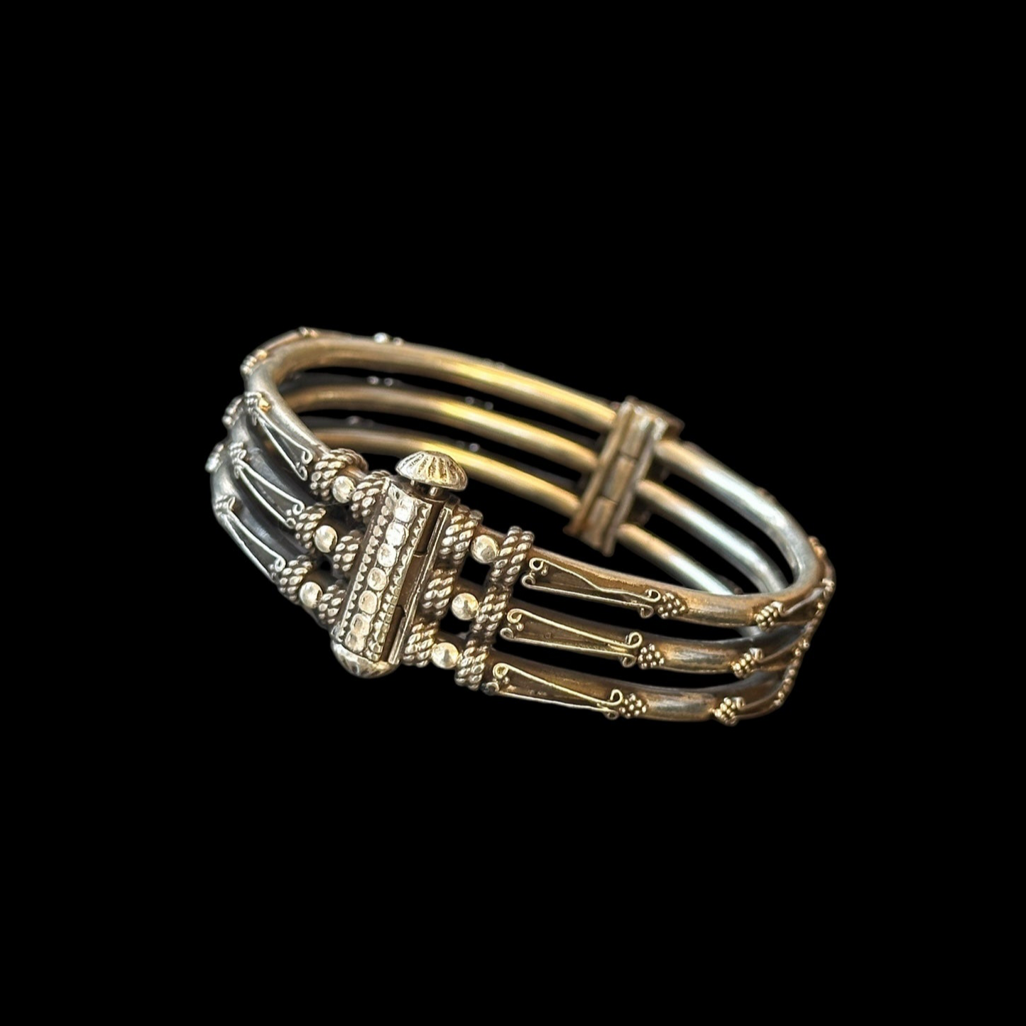 Pulsera “Kavach”