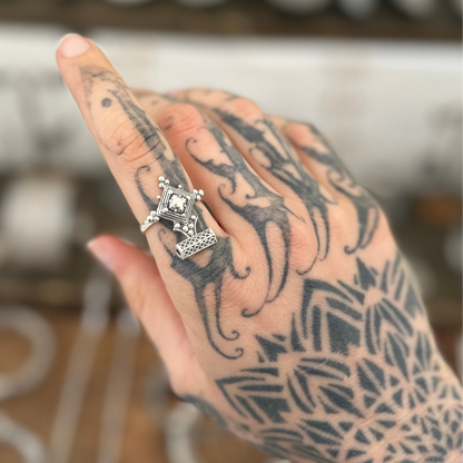 Ethnisch inspirierter Pfeilring