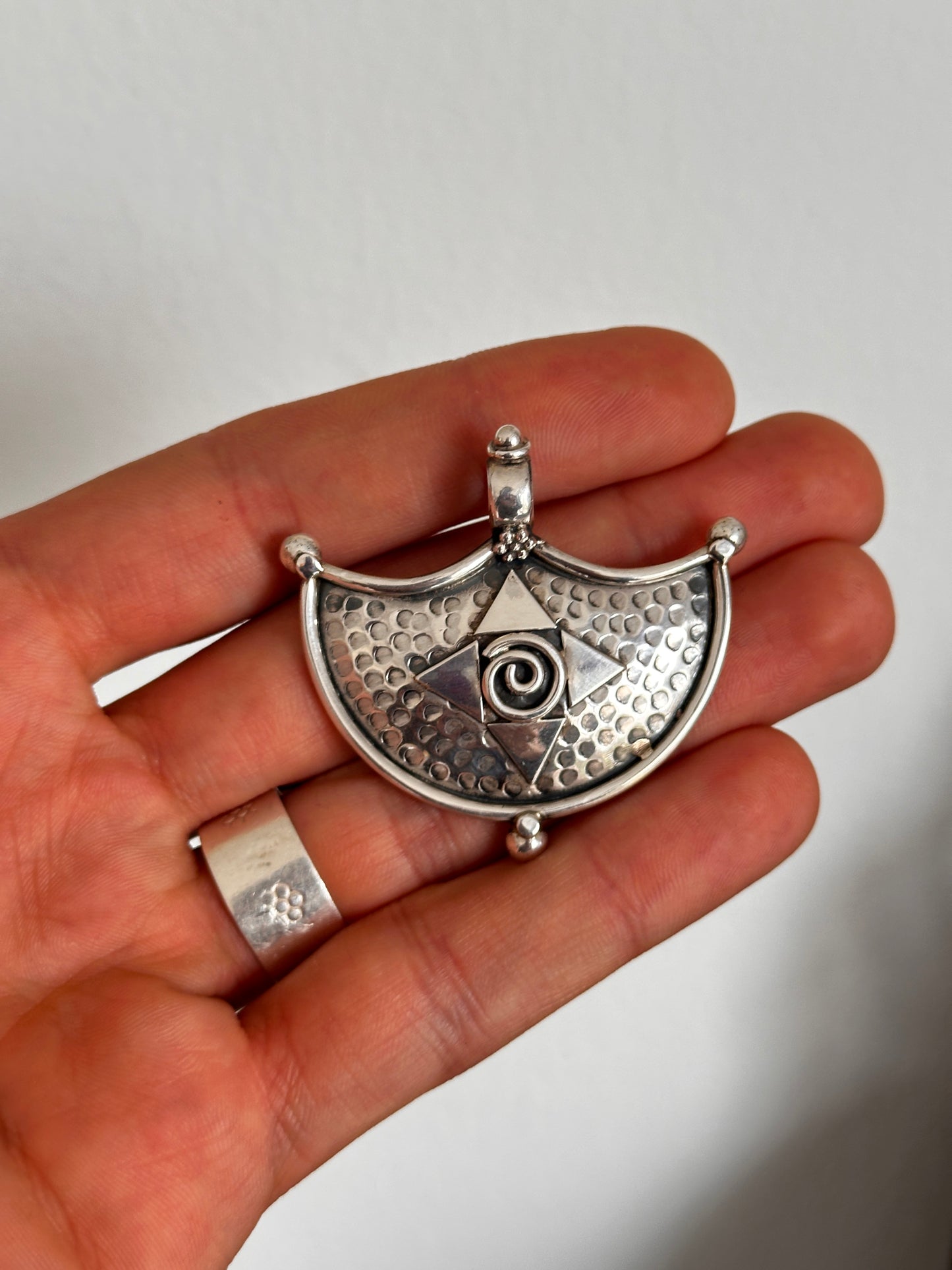 Colgante Tribal Escudo