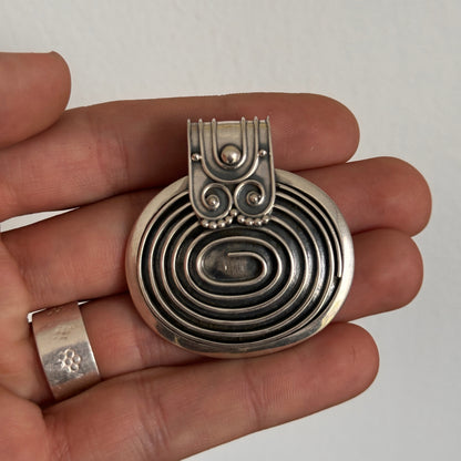 Anhänger „Pravāha“ (प्रवाह)