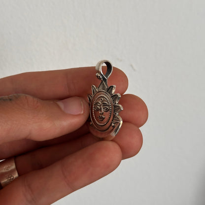 Anhänger „Āditya“ (आदित्य)