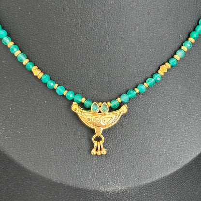 Halskette Steine Mantra Box