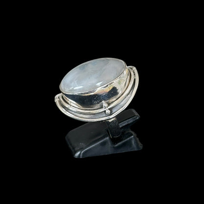 Anillo "Paridhi" Rainbow Moonstone Forma Redonda
