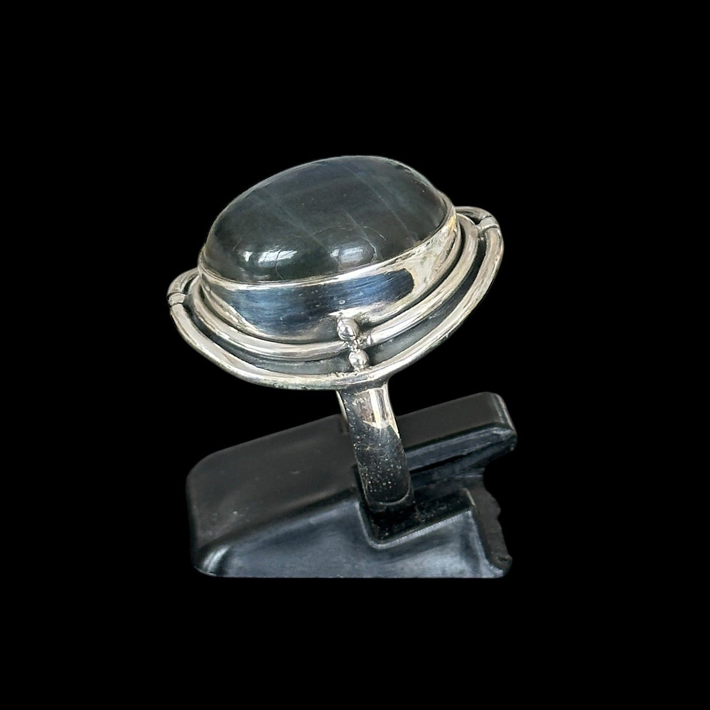 Anillo "Paridhi" Labradorita Forma Redonda