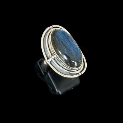 Anillo "Paridhi" Labradorita Forma Ovalada