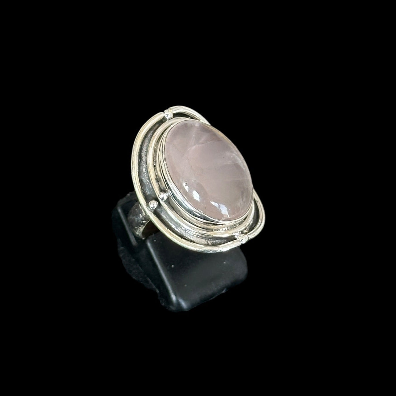 Anillo "Paridhi"  Cuarzo Rosa