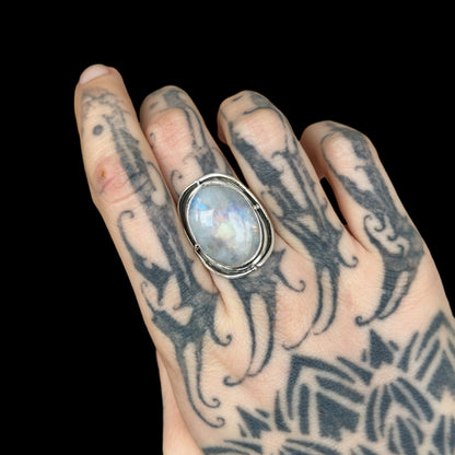 Anillo "Paridhi" Rainbow Moonstone Forma Redonda