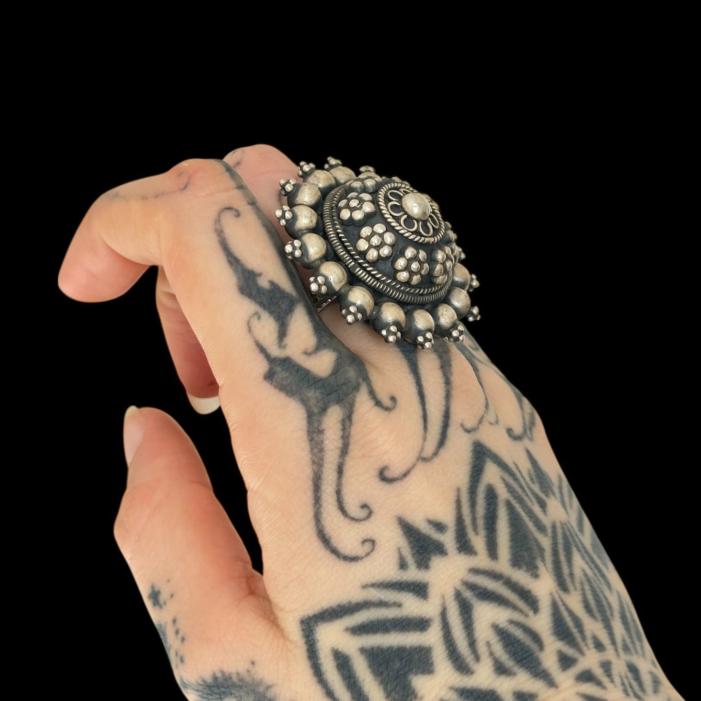 Ring „Vasundharā“ (वसुधरा)