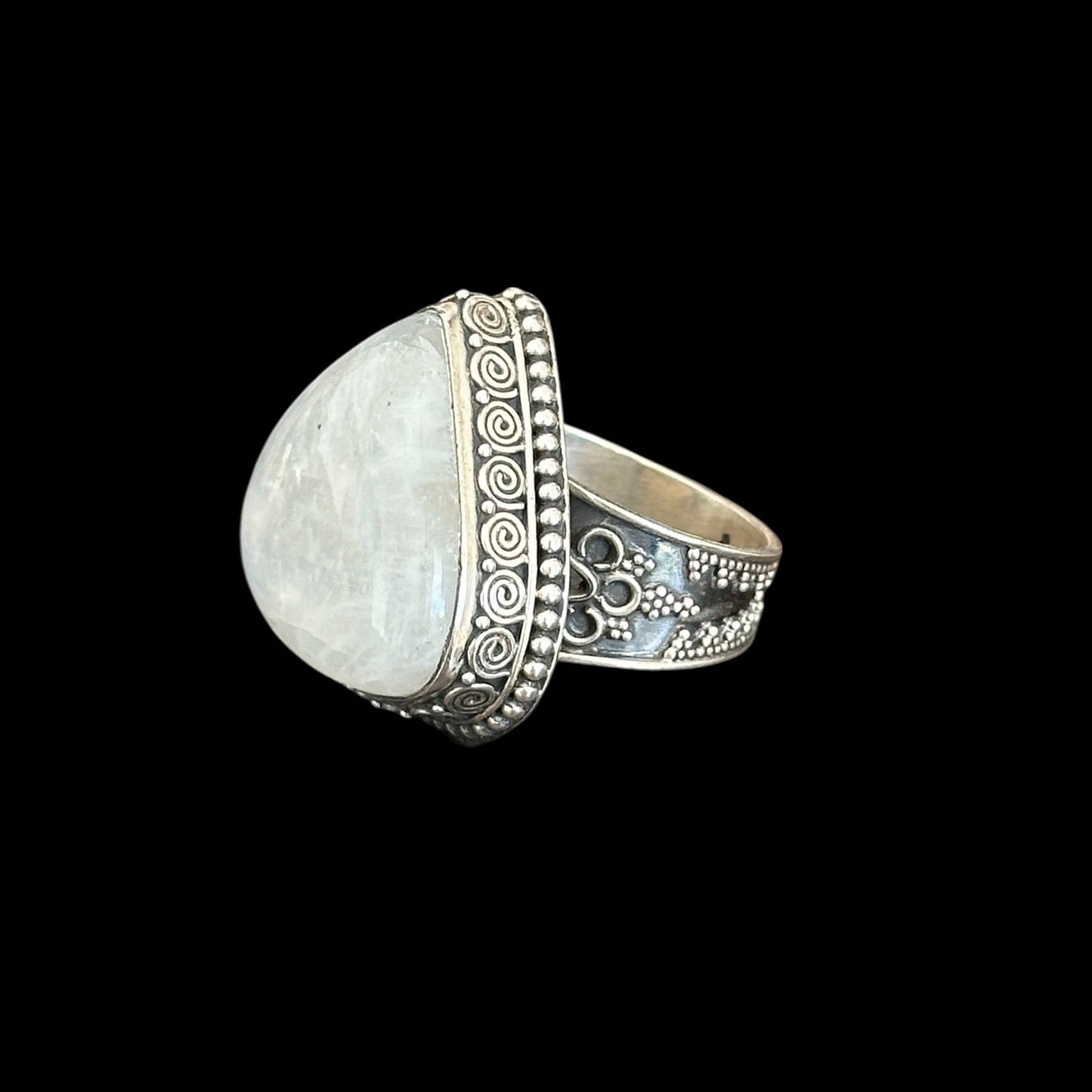 "Sāgara" (सागर) Moonstone Ring.
