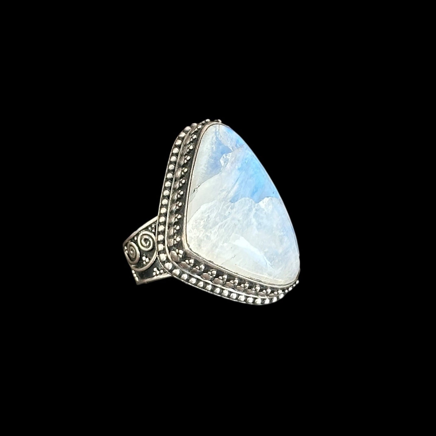 "Sāgara" (सागर) Moonstone Ring.