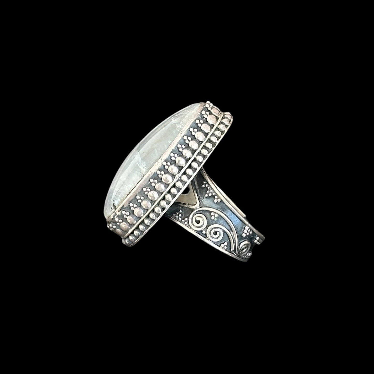 "Sāgara" (सागर) Moonstone Ring.