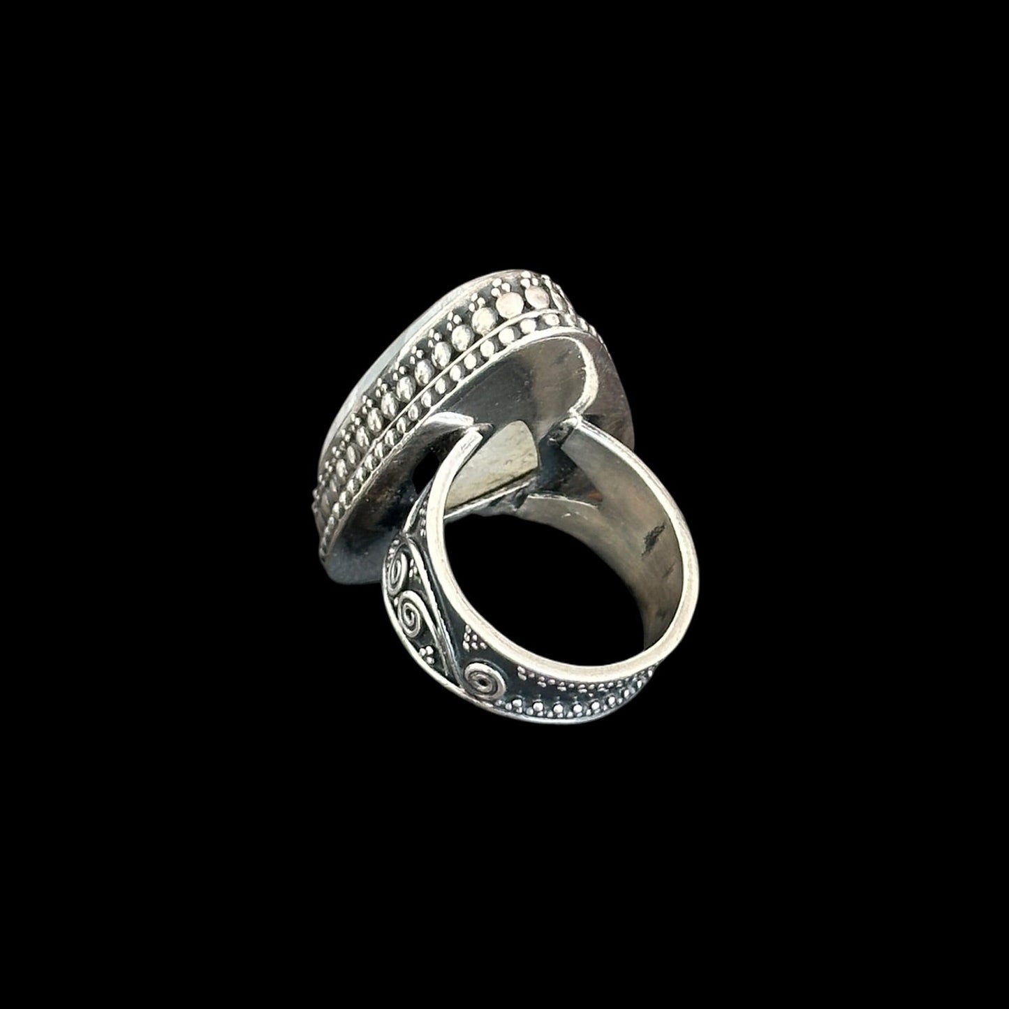 "Sāgara" (सागर) Moonstone Ring.