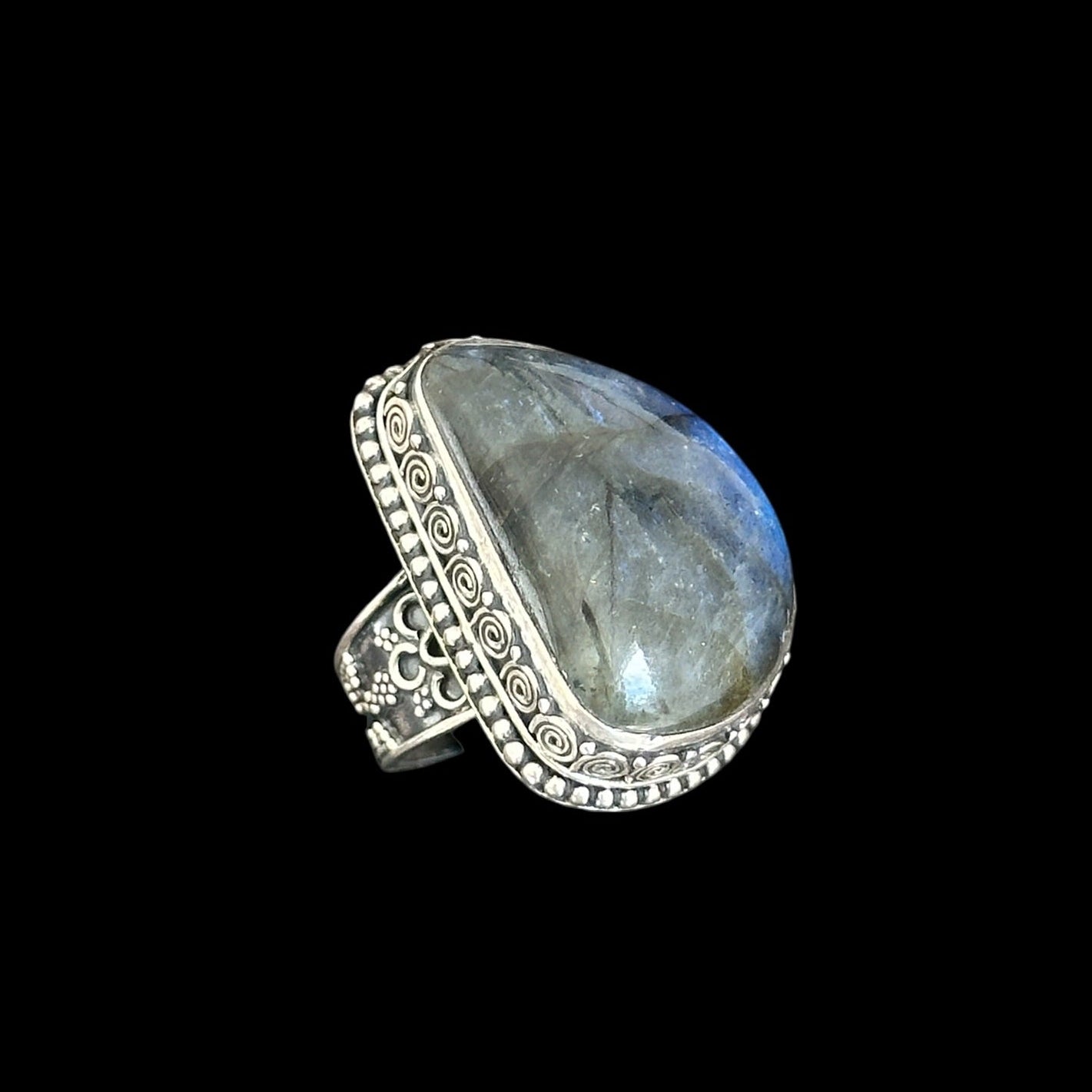 "Sāgara" (सागर) Labradorite Ring.