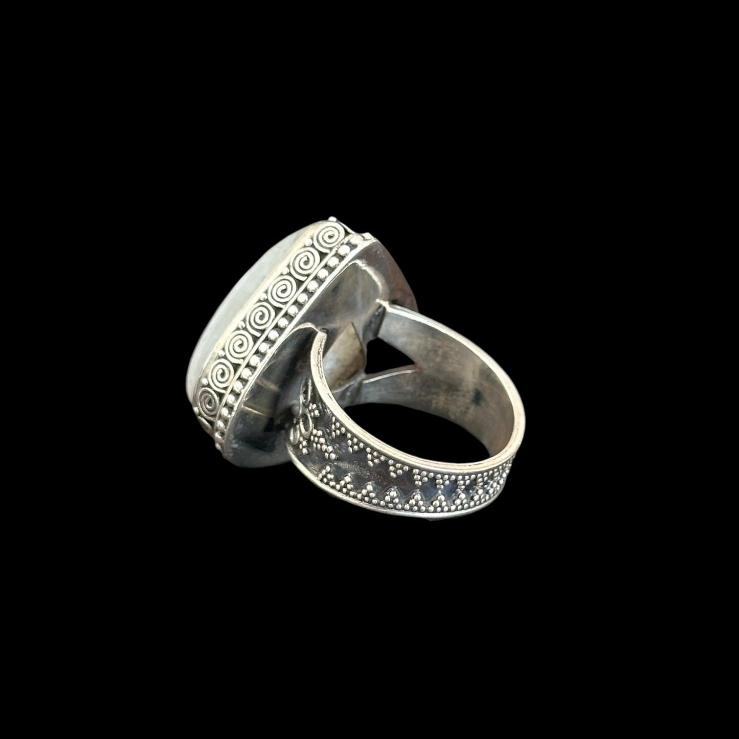 "Sāgara" (सागर) Moonstone Ring.