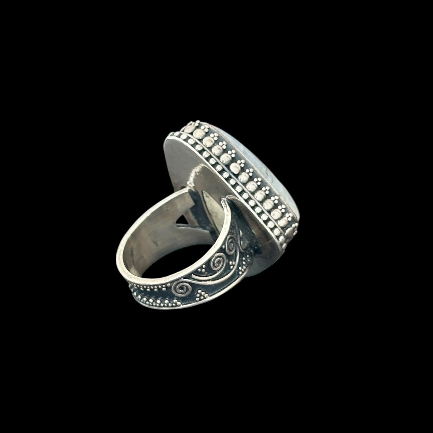 "Sāgara" (सागर) Moonstone Ring.