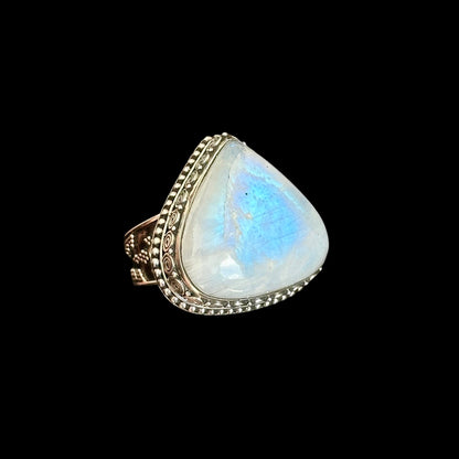 "Sāgara" (सागर) Moonstone Ring.