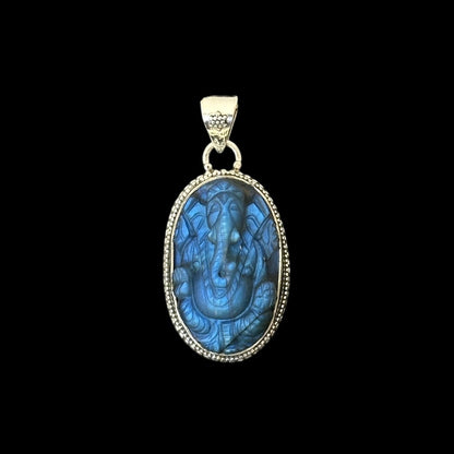 Colgante "Ananta" (अनन्त) Labradorita Entallada Forma Ganesha Oval.