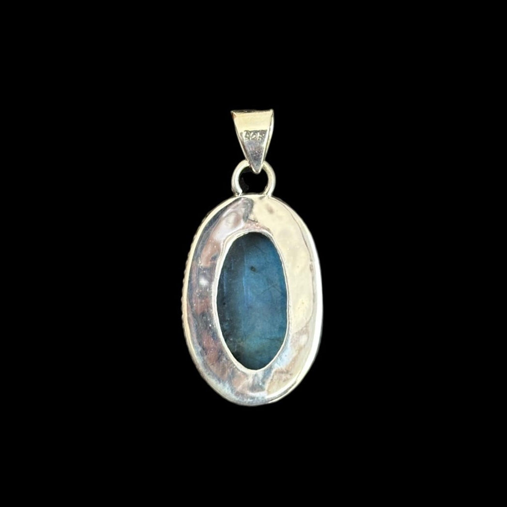 Colgante "Ananta" (अनन्त) Labradorita Entallada Forma Ganesha Oval.
