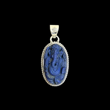 Colgante "Ananta" (अनन्त) Lapislázuli Entallado Forma Ganesha Oval.
