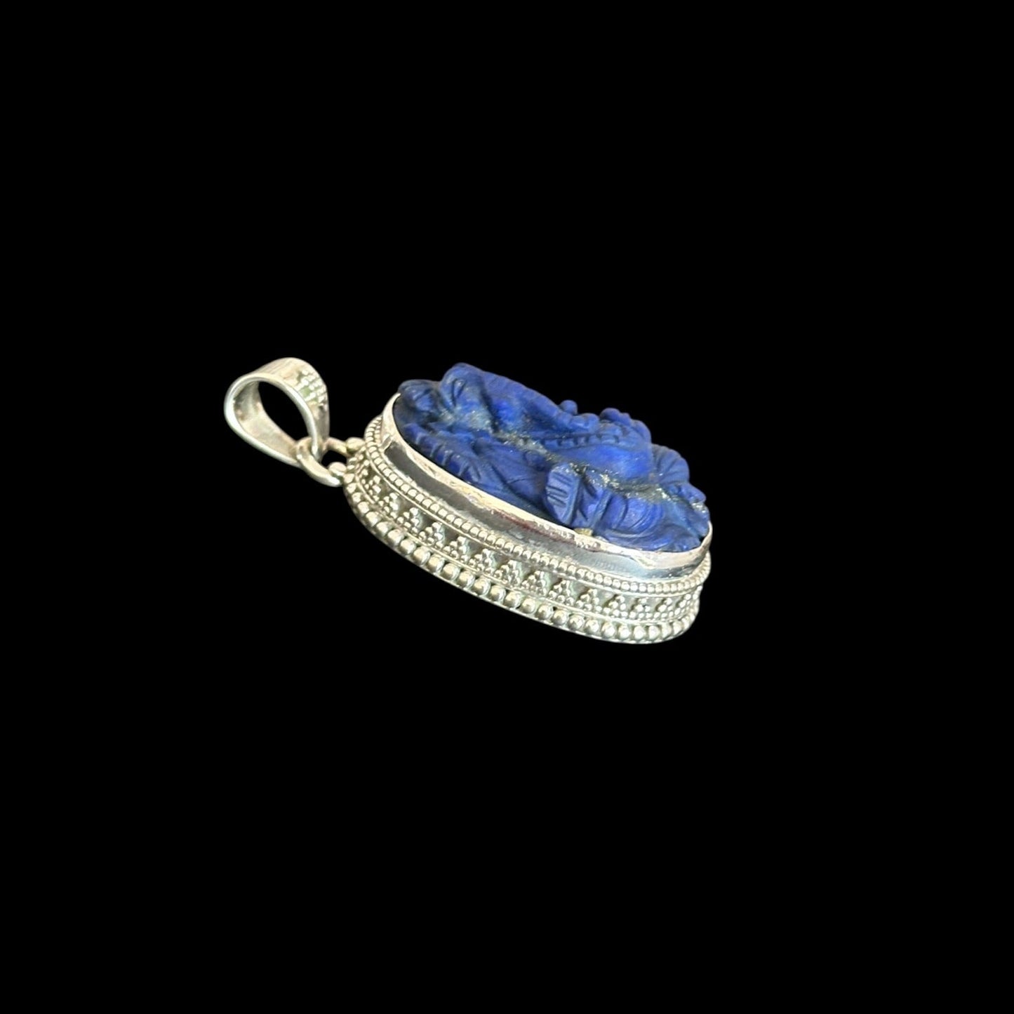 Colgante "Ananta" (अनन्त) Lapislázuli Entallado Forma Ganesha Oval.