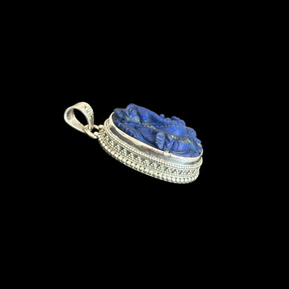 Colgante "Ananta" (अनन्त) Lapislázuli Entallado Forma Ganesha Oval.