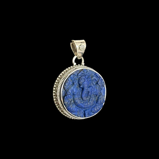 Anhänger "Ananta" (अनन्त) Lapislazuli Geschnitzt Ganesha Rund.