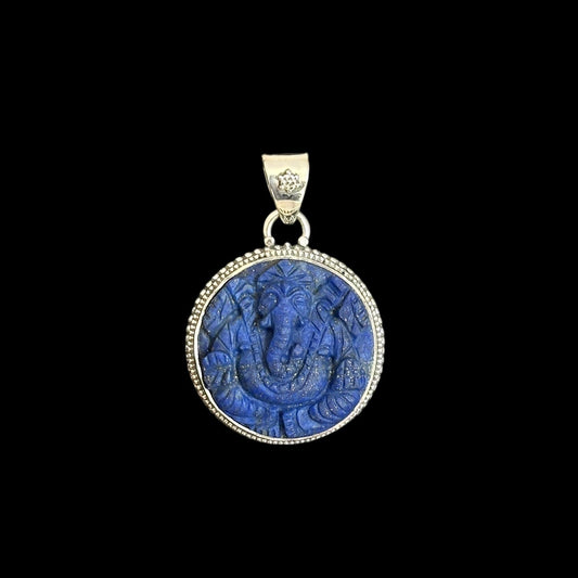Anhänger "Ananta" (अनन्त) Lapislazuli Geschnitzt Ganesha Rund.