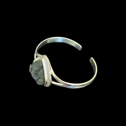 Armband "Ananta" (अनन्त) Labradorit gefasst Ganesha Form