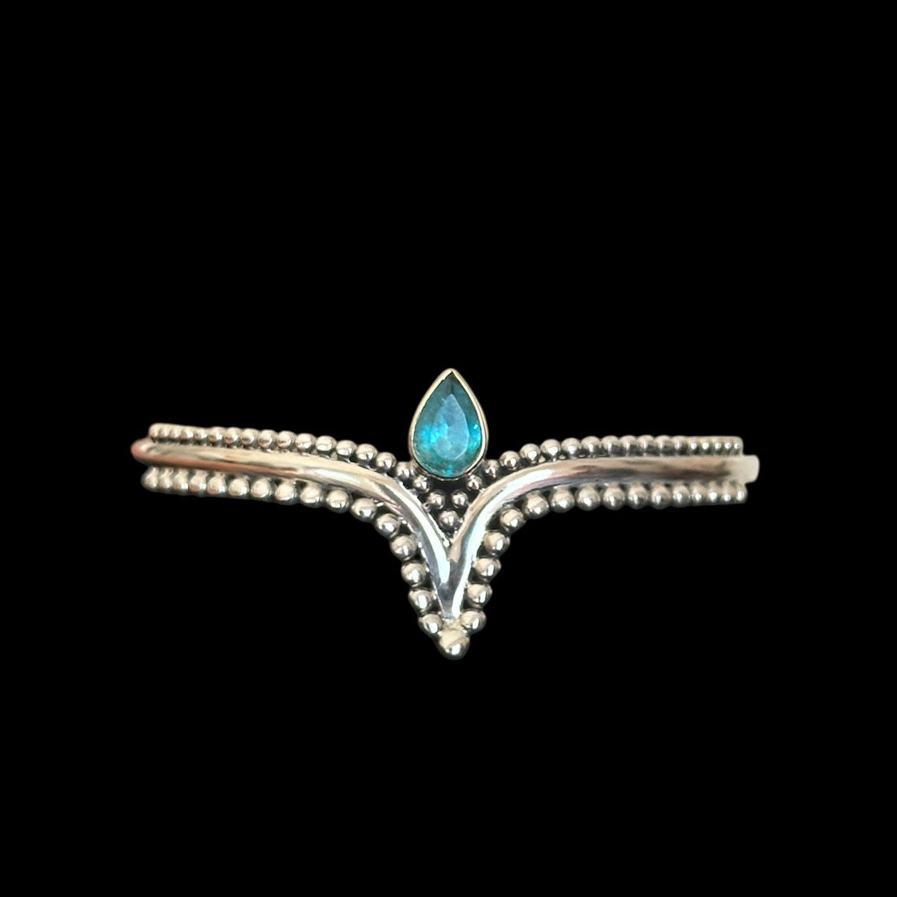 Armband „arunya“ (अरुण्या) · Apatit