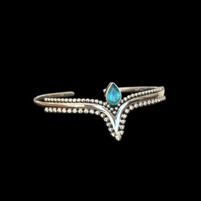 Armband „arunya“ (अरुण्या) · Apatit