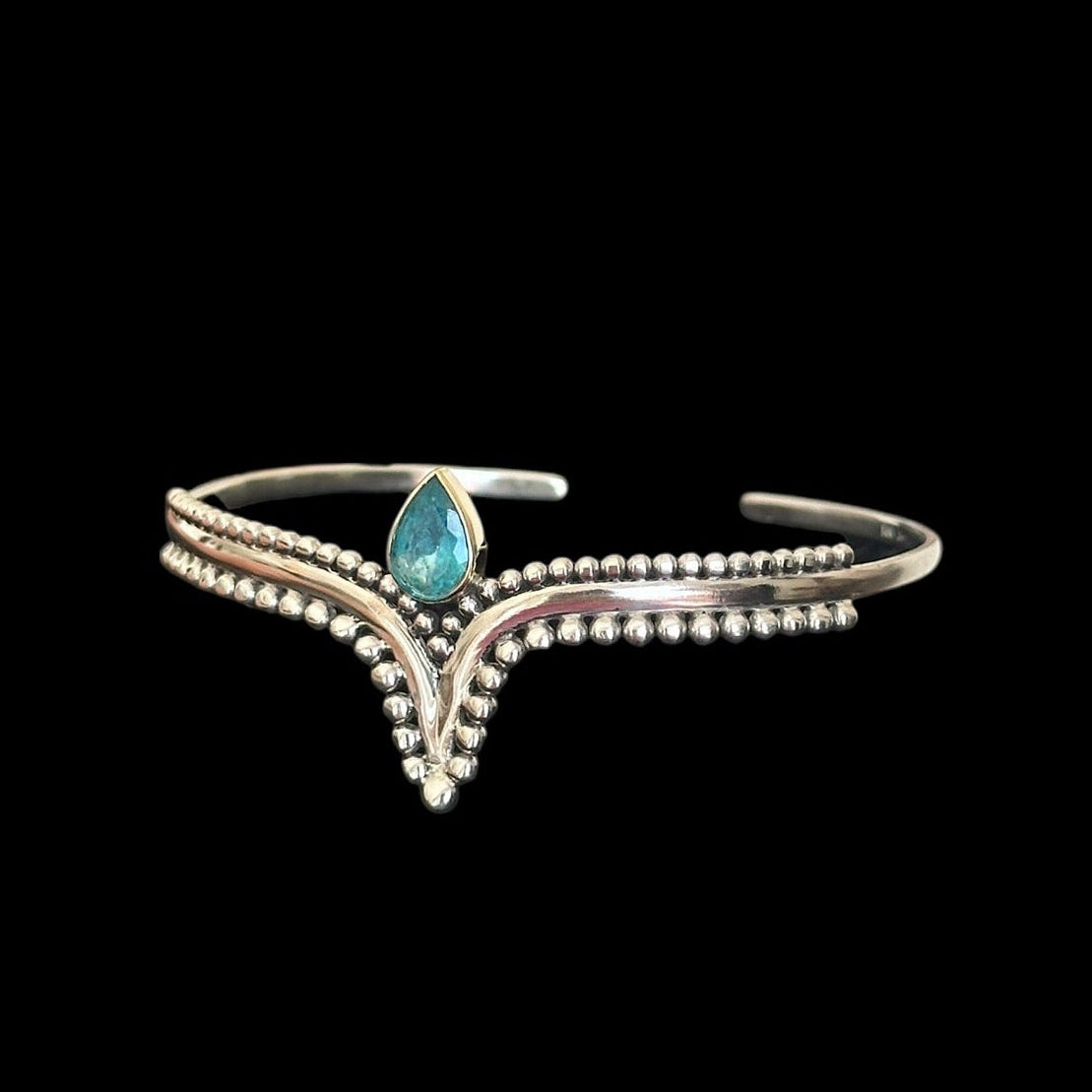 Armband „arunya“ (अरुण्या) · Apatit