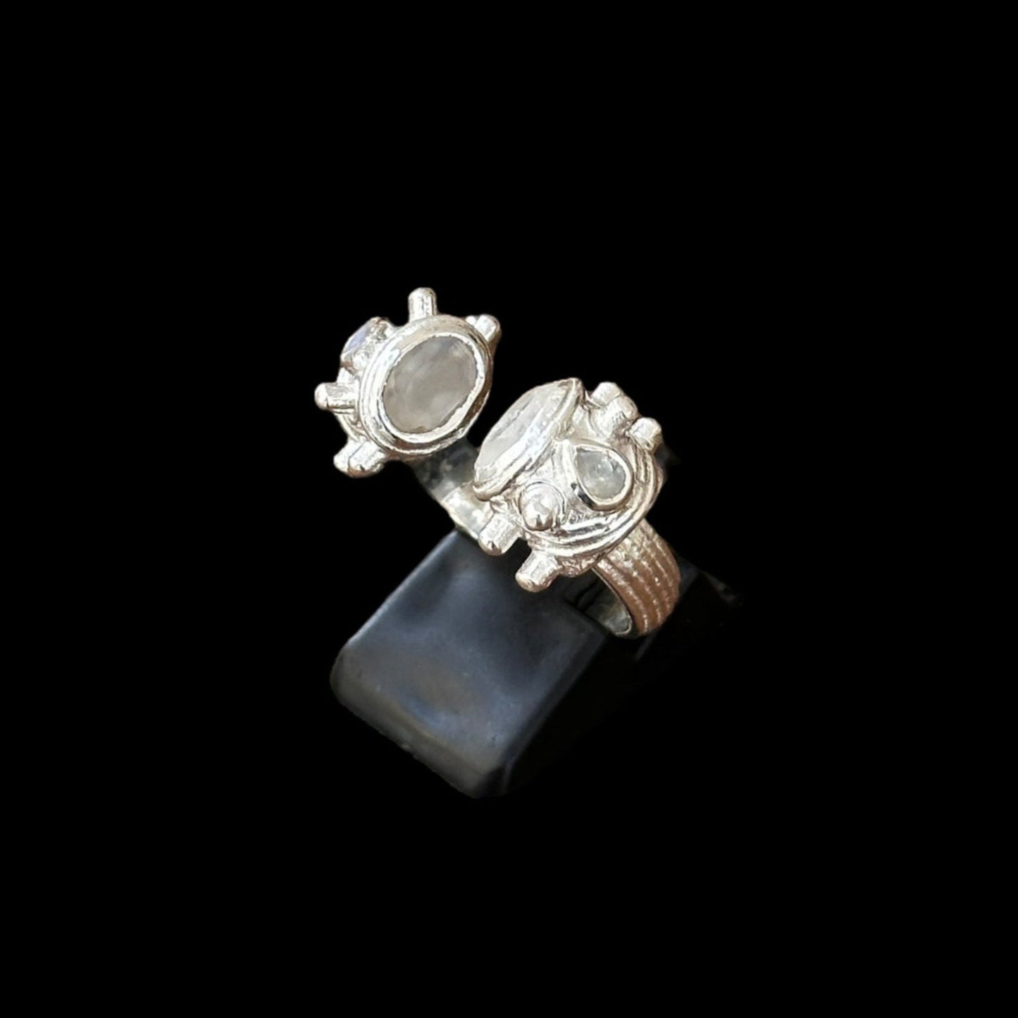Anillo "Kalinda" Piedra de Luna